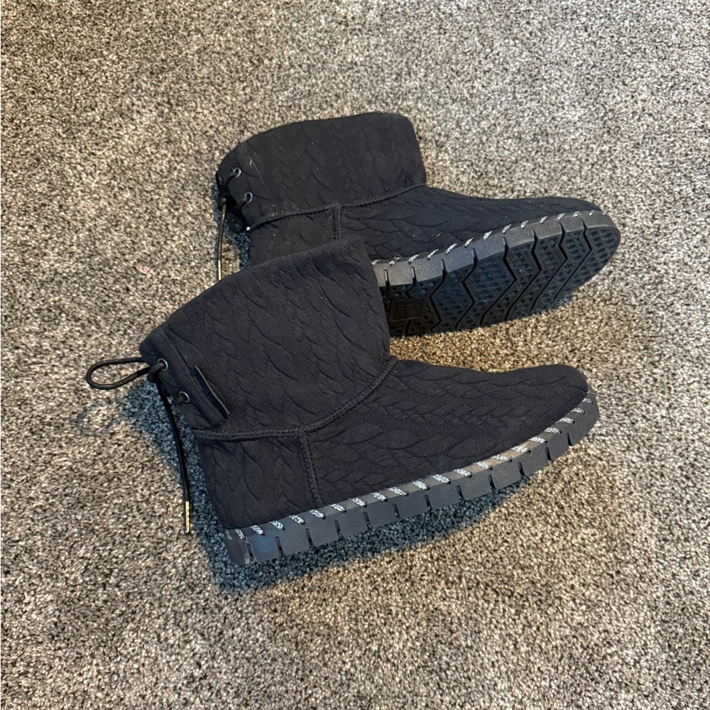 Women’s Muk Lucks Boots -Size 9